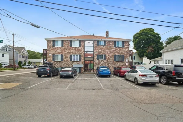 $1,950 | 243 Lake Street, Unit 1, Waltham, MA 02451