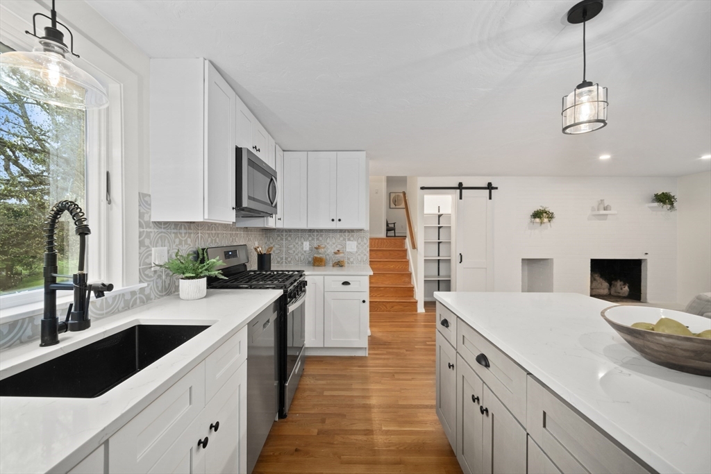 30 Tupelo Road Marshfield, MA 02050 - Photo 5 of 32