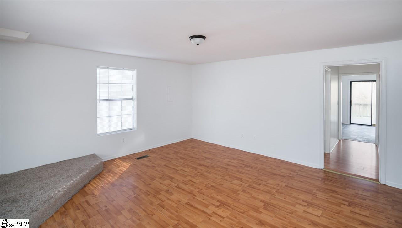 22 Sulphur Springs Road Greenville, SC 29617 - Photo 4 of 21 Gallery Image 4