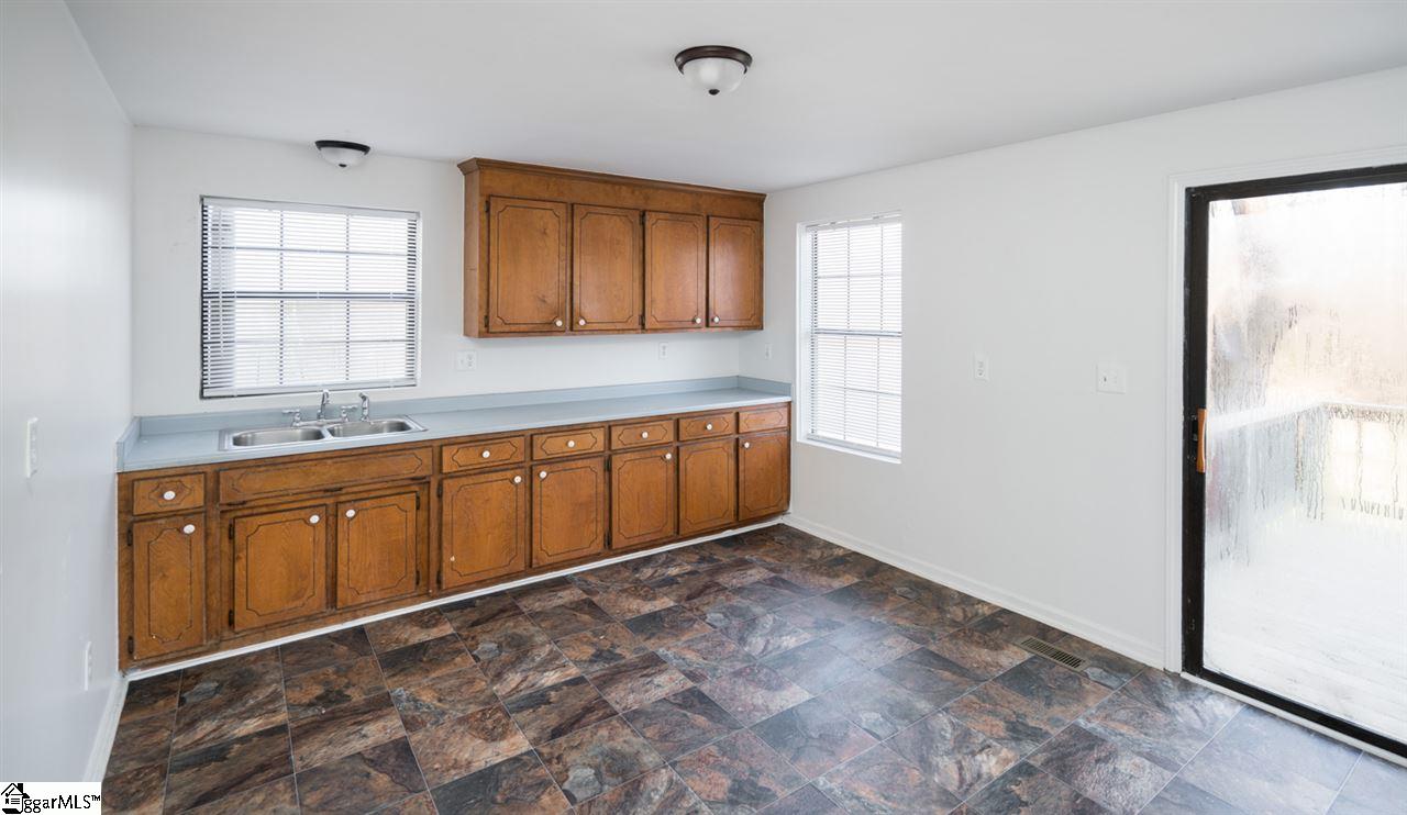 22 Sulphur Springs Road Greenville, SC 29617 - Photo 5 of 21 Gallery Image 5