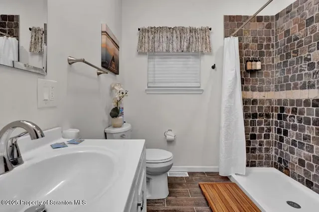 $495,000 | 29 Fawn Court, Gouldsboro, PA 18424