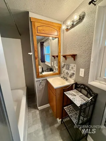 $199,500 | 522 Ellis Avenue, Winchester, ID 83555