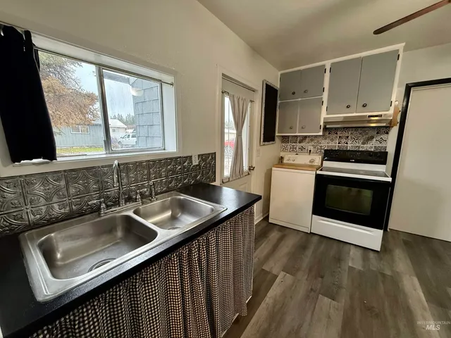 $199,500 | 522 Ellis Avenue, Winchester, ID 83555