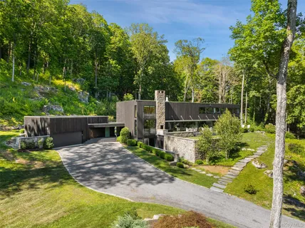 a view of a yard with chairs