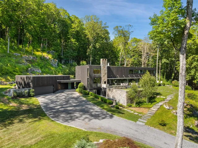 a view of a yard with chairs