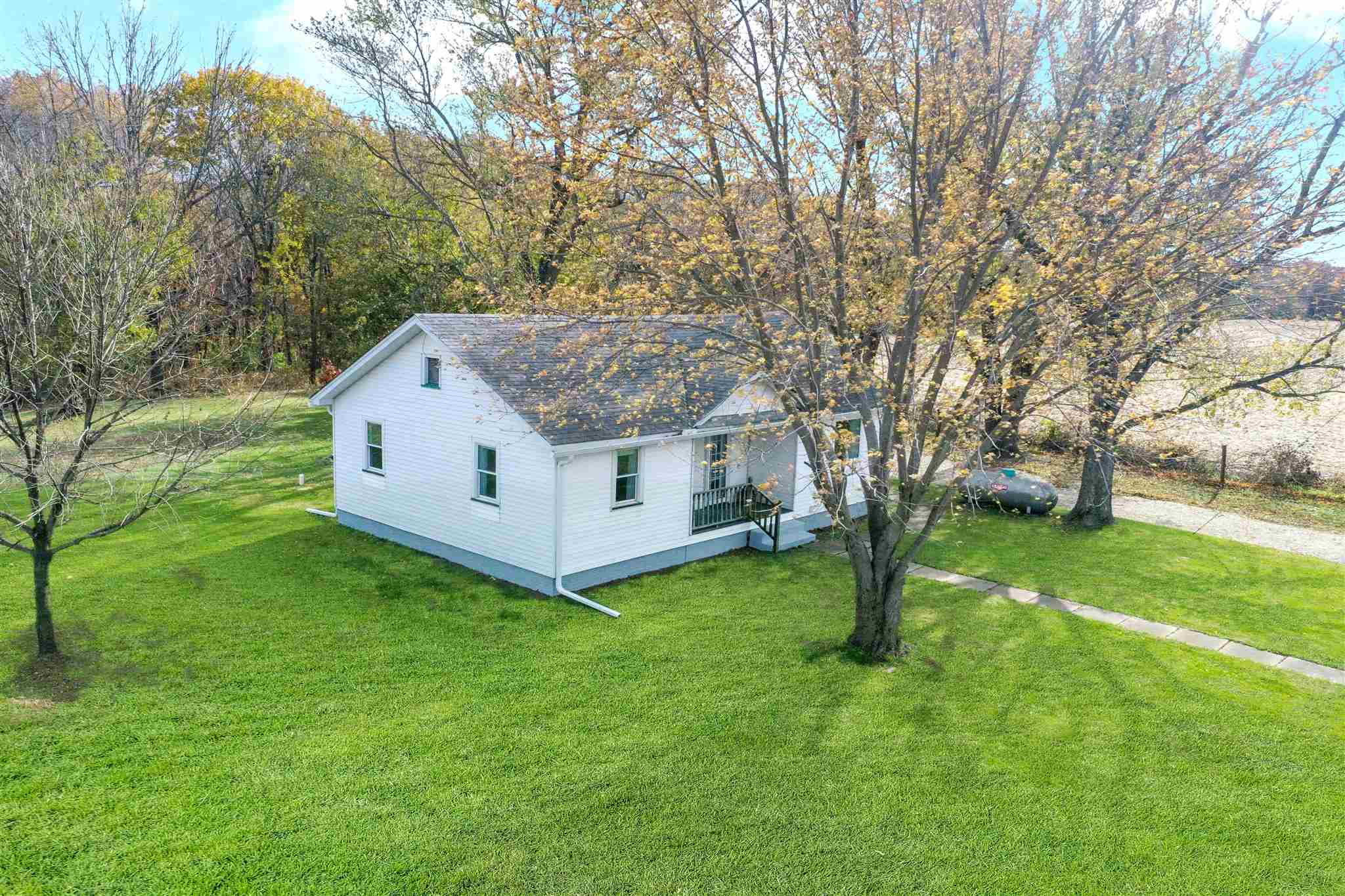 29809 East Mission Camp Road Canton, IL 61520 - Photo 2 of 41 Gallery Image 2