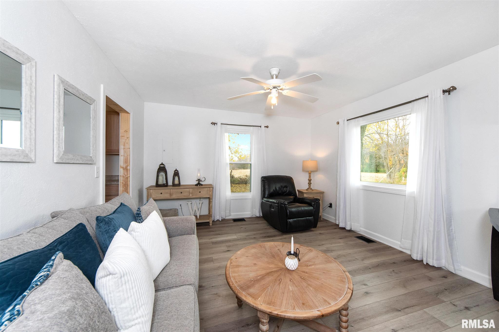 29809 East Mission Camp Road Canton, IL 61520 - Photo 6 of 41 Gallery Image 6