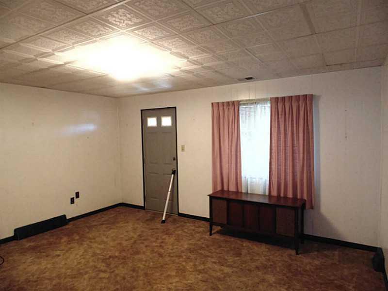 355 Monarch Road Dunbar, PA 15431 - Photo 11 of 25 Living Room.