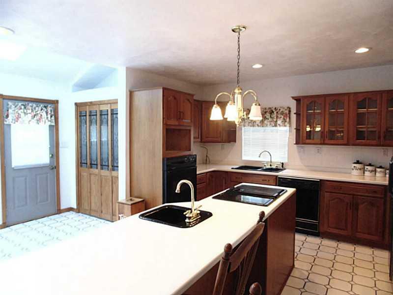 355 Monarch Road Dunbar, PA 15431 - Photo 3 of 25 Kitchen. center Island great for cooking.