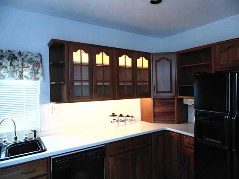 355 Monarch Road Dunbar, PA 15431 - Photo 8 of 25 Kitchen. lighted cabnets
