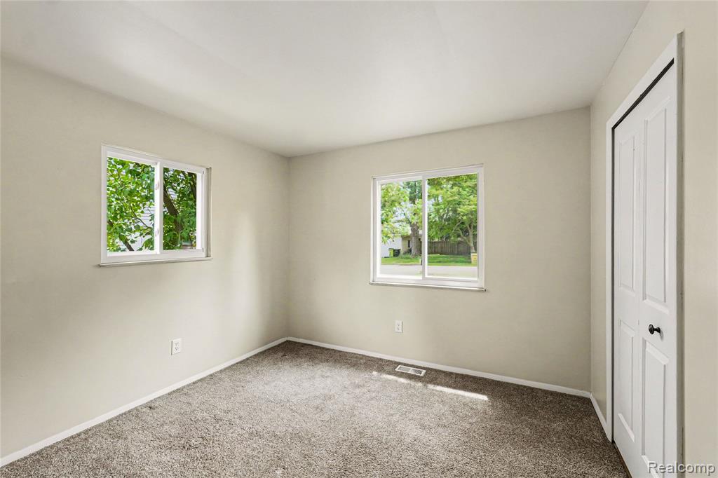 606 Hickory Street Fenton, MI 48430 - Photo 10 of 21