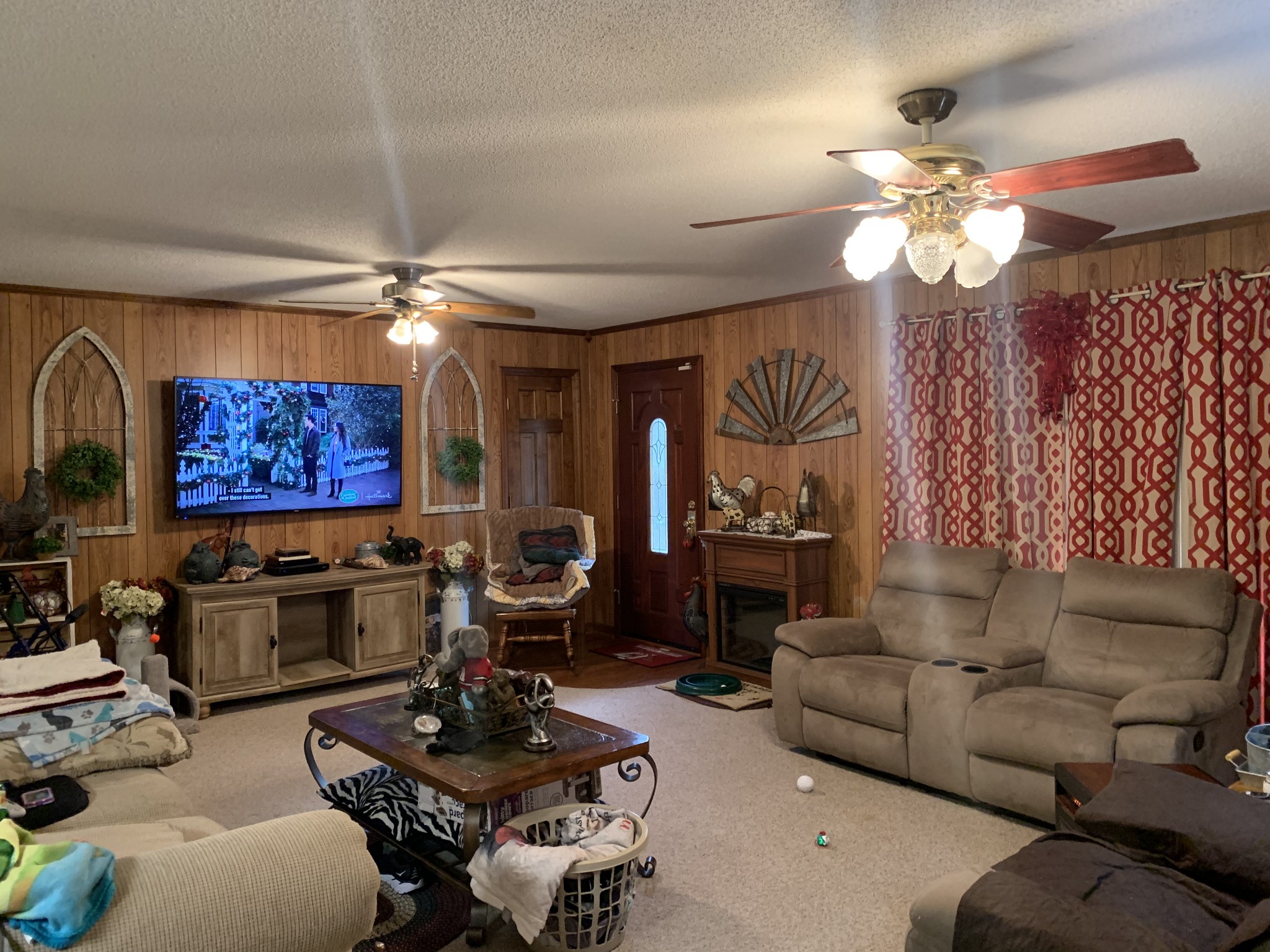 3190 Lanning Road Lawrenceburg, TN 38464 - Photo 5 of 30 a living room with furniture a chandelier and a flat screen tv