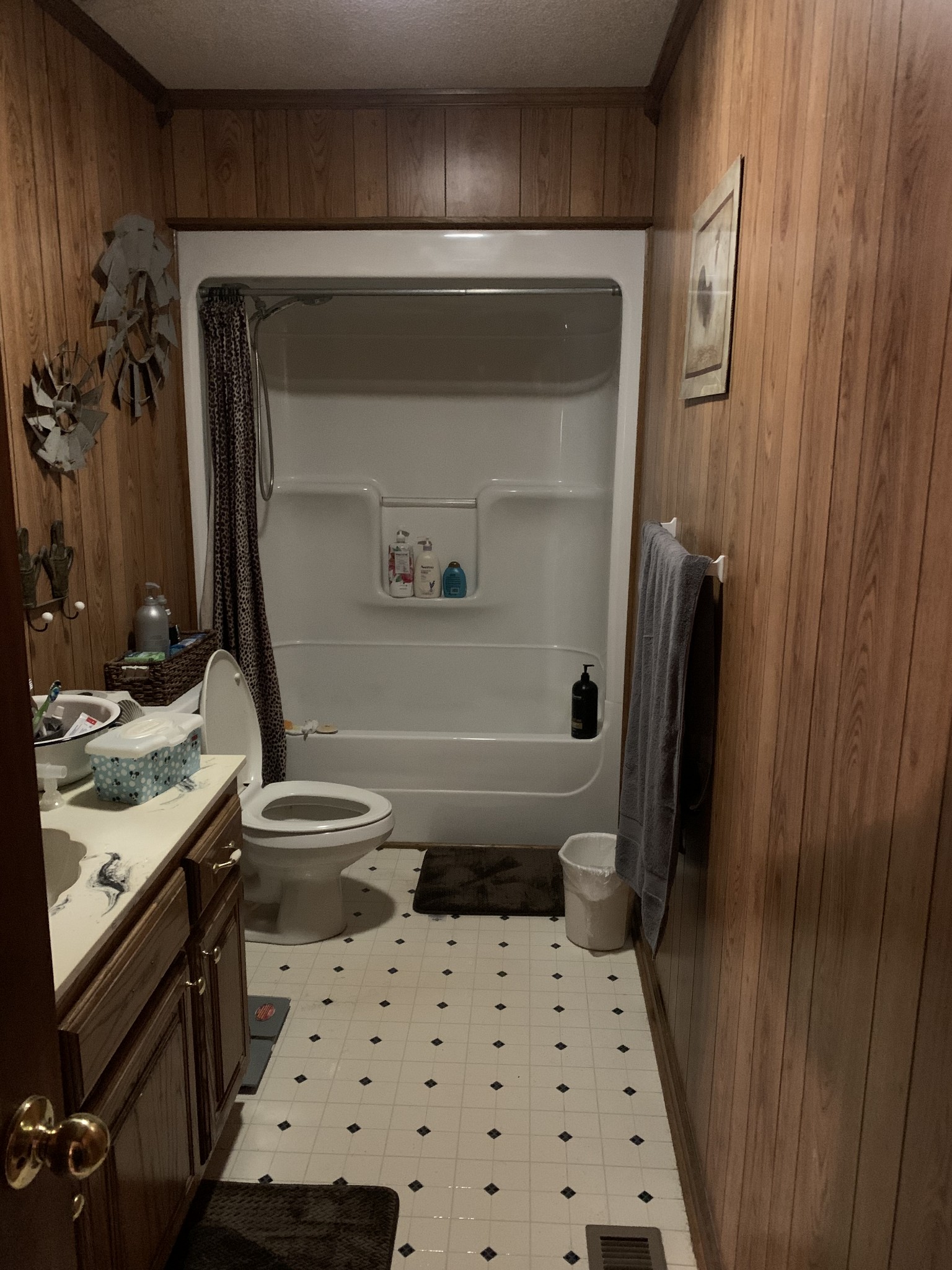 3190 Lanning Road Lawrenceburg, TN 38464 - Photo 6 of 30 a bathroom with a sink toilet and shower