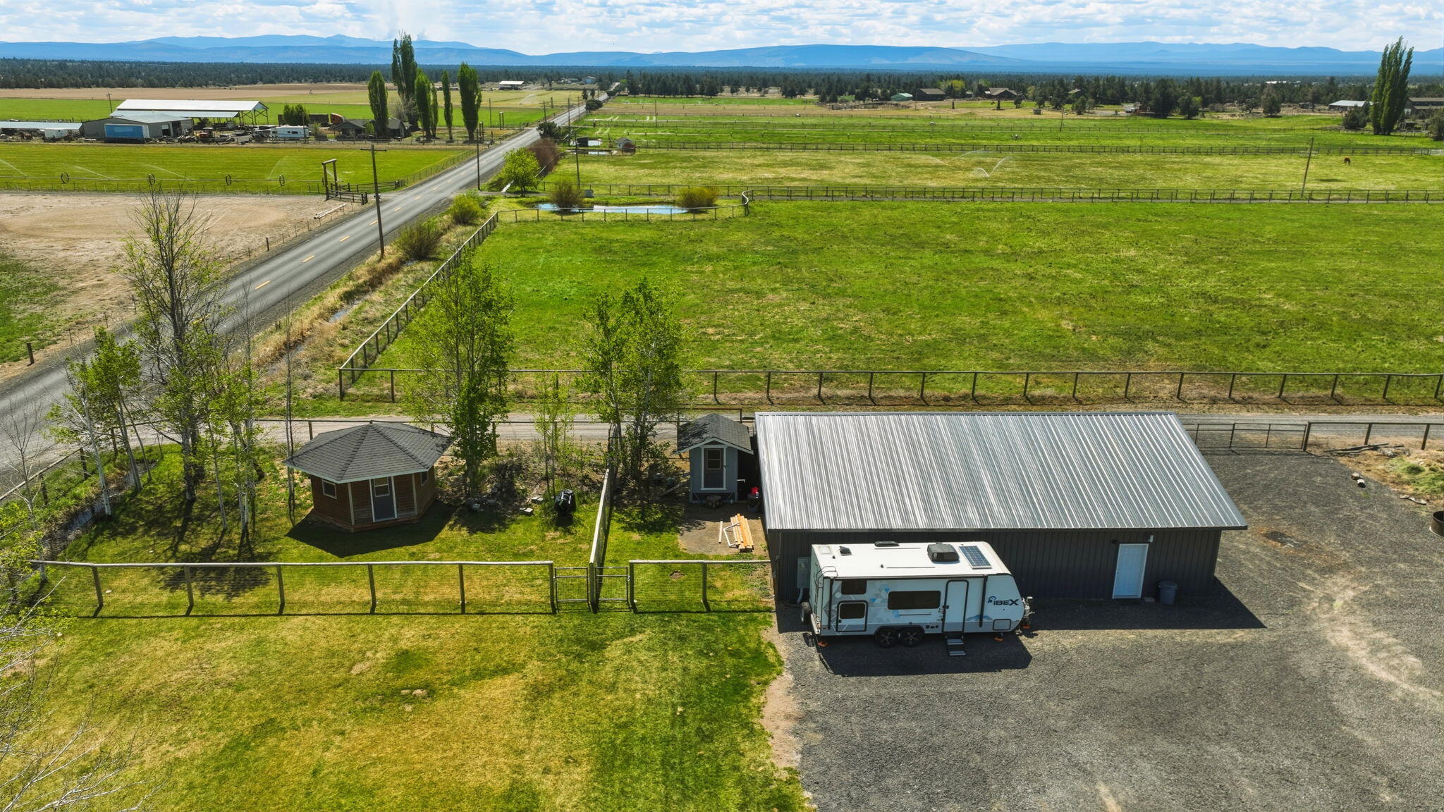 26345 Walker Road Bend, OR 97701 - Photo 81 of 98 79-web-or-mls-Riley_Visuals_021
