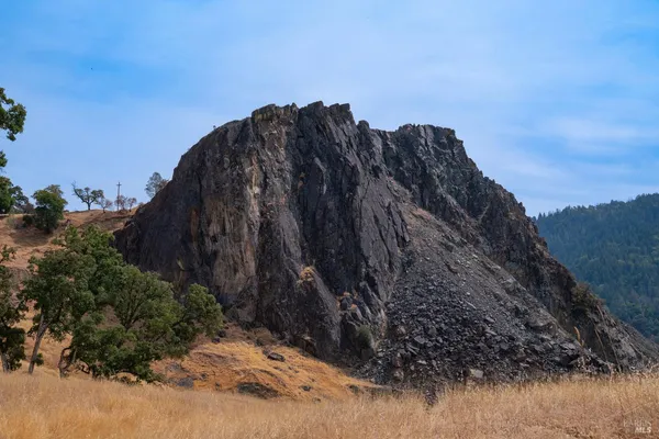 $3,430,000 | 56701 Highway 162, Covelo, CA 95428