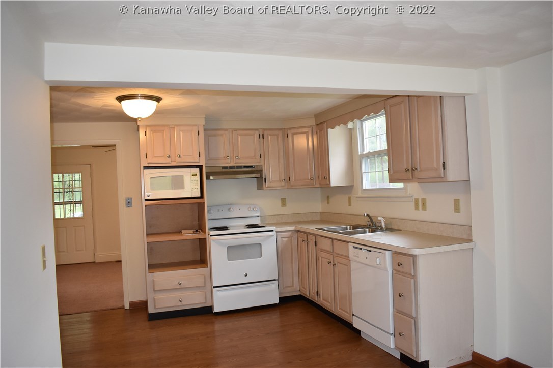 718 Hemlock Drive Elkview, WV 25071 - Photo 5 of 13 Gallery Image 5