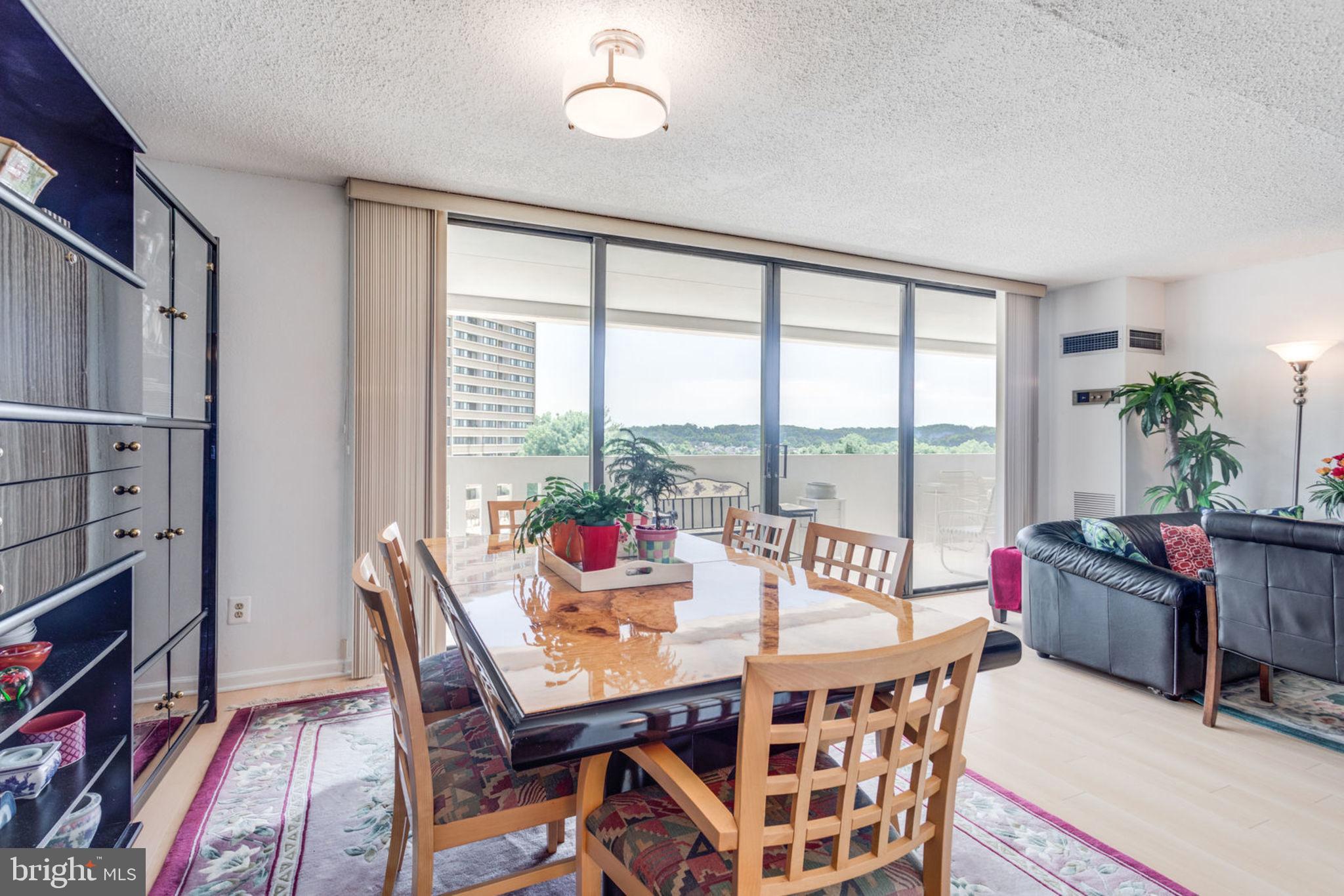 6101 Edsall Road, Unit 611 Alexandria, VA 22304 - Photo 13 of 65 DINING AREA / LIVING ROOM