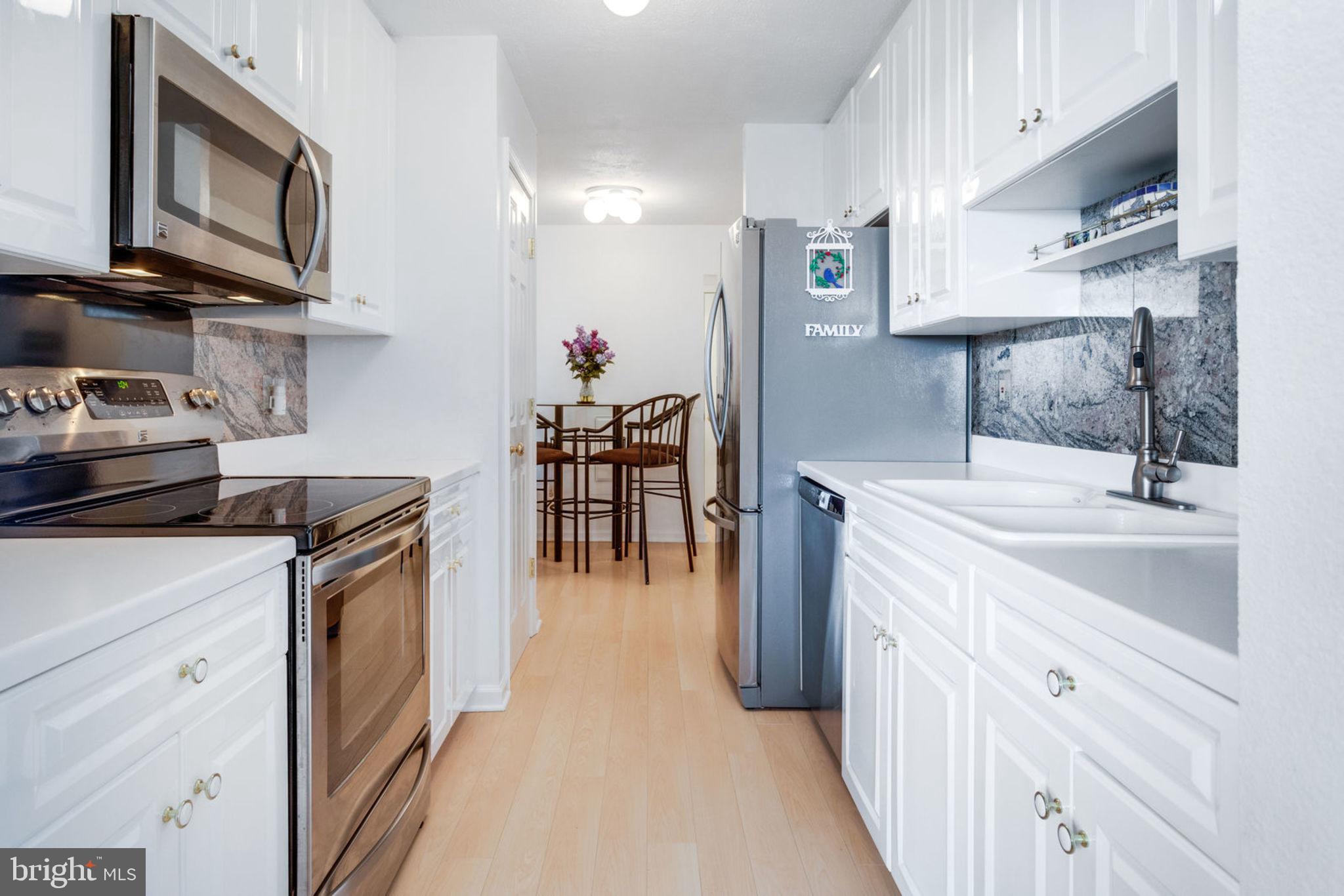 6101 Edsall Road, Unit 611 Alexandria, VA 22304 - Photo 14 of 65 MODERNIZED KITCHEN