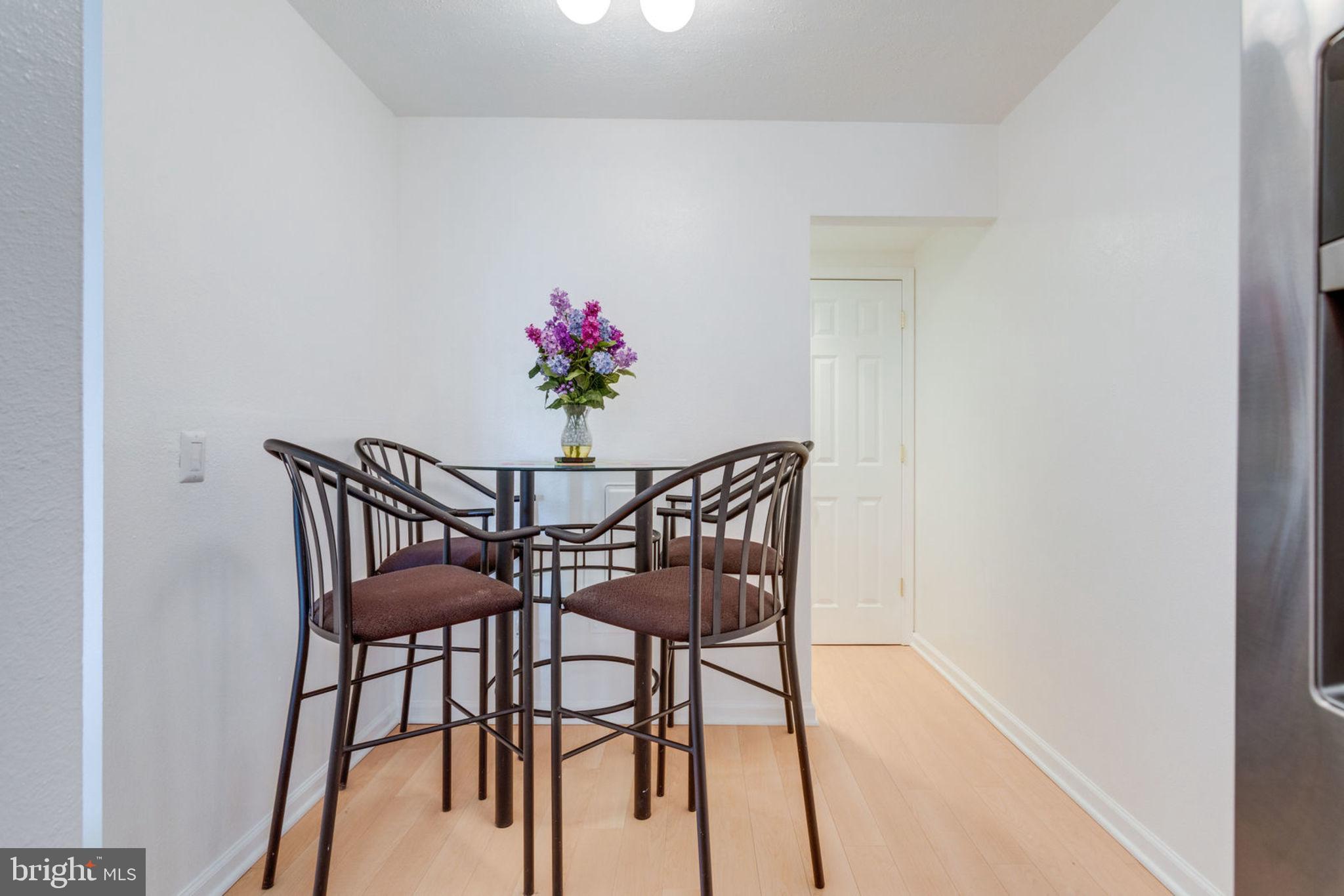 6101 Edsall Road, Unit 611 Alexandria, VA 22304 - Photo 20 of 65 COZY BREAKFAST NOOK