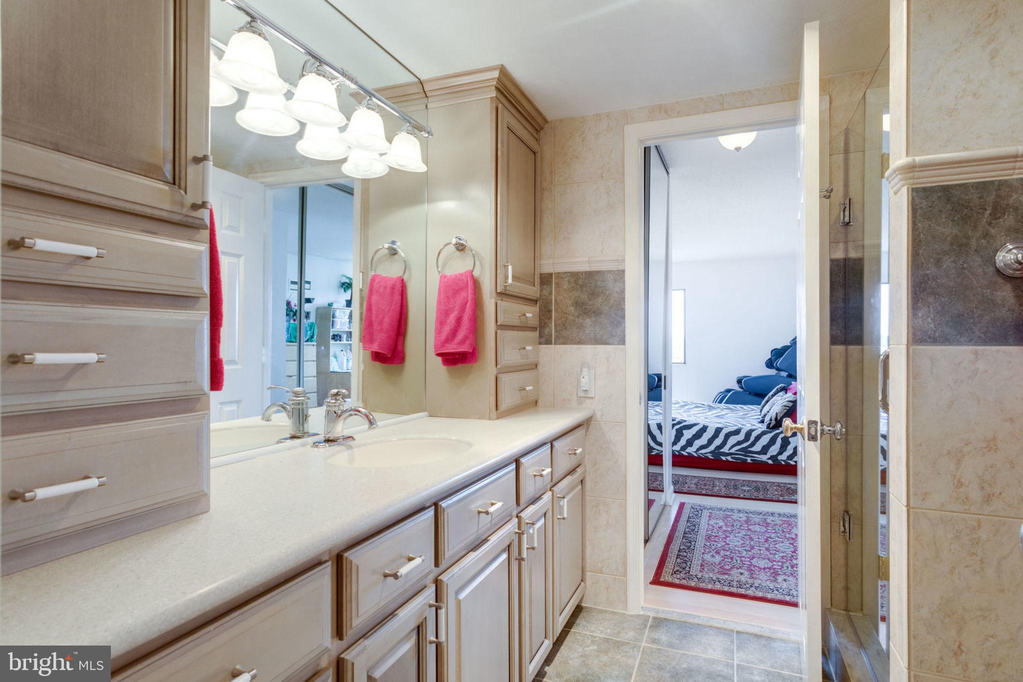 6101 Edsall Road, Unit 611 Alexandria, VA 22304 - Photo 36 of 65 CONVENIENT SECOND BATH