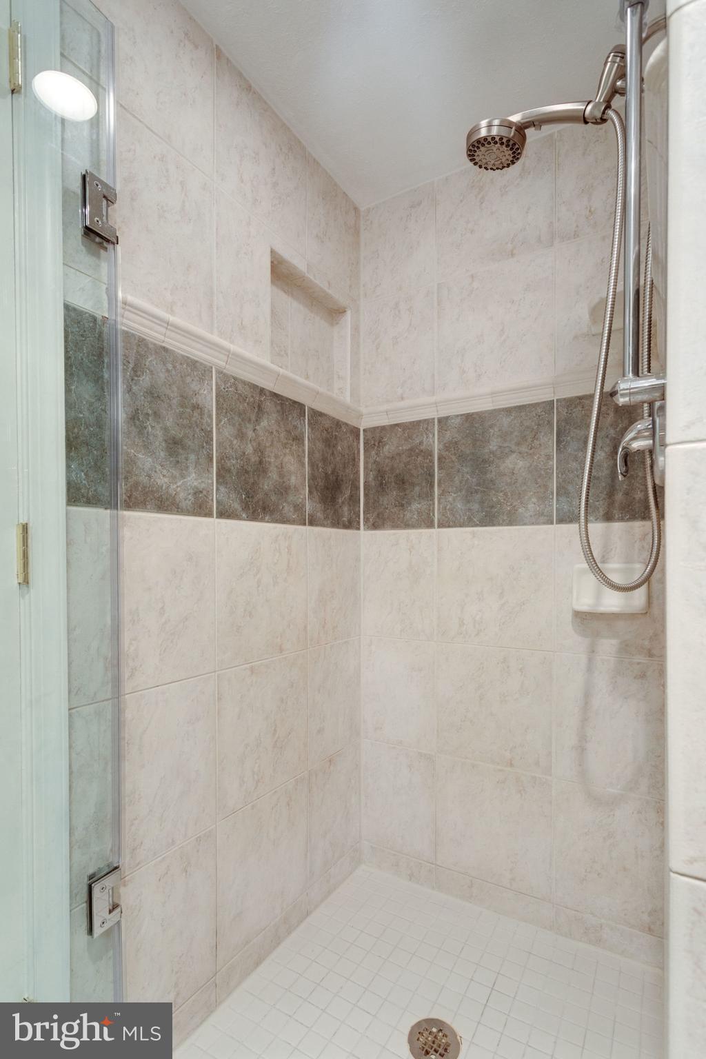 6101 Edsall Road, Unit 611 Alexandria, VA 22304 - Photo 38 of 65 SECOND BATH SHOWER