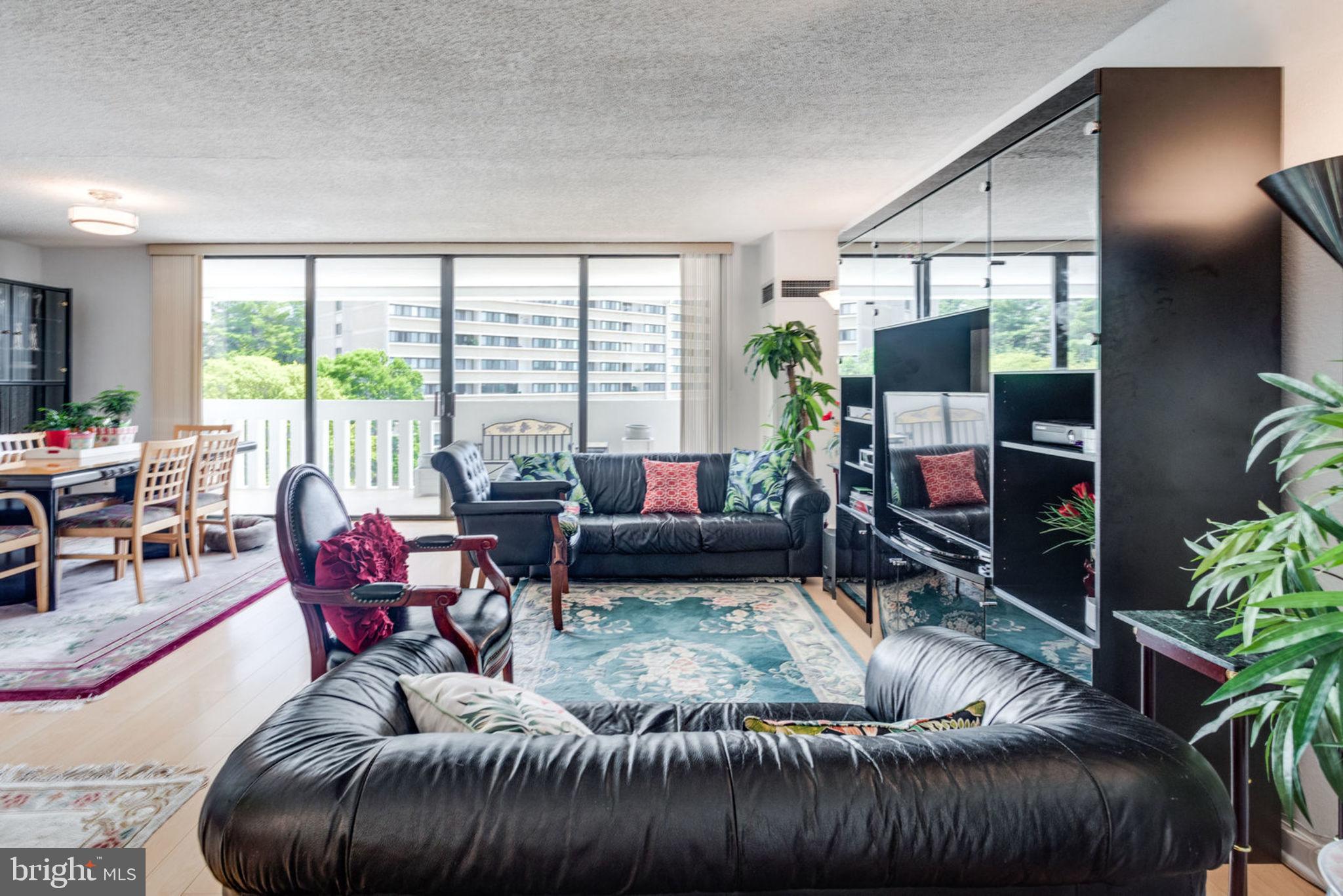 6101 Edsall Road, Unit 611 Alexandria, VA 22304 - Photo 5 of 65 ROOMY LIVING ROOM