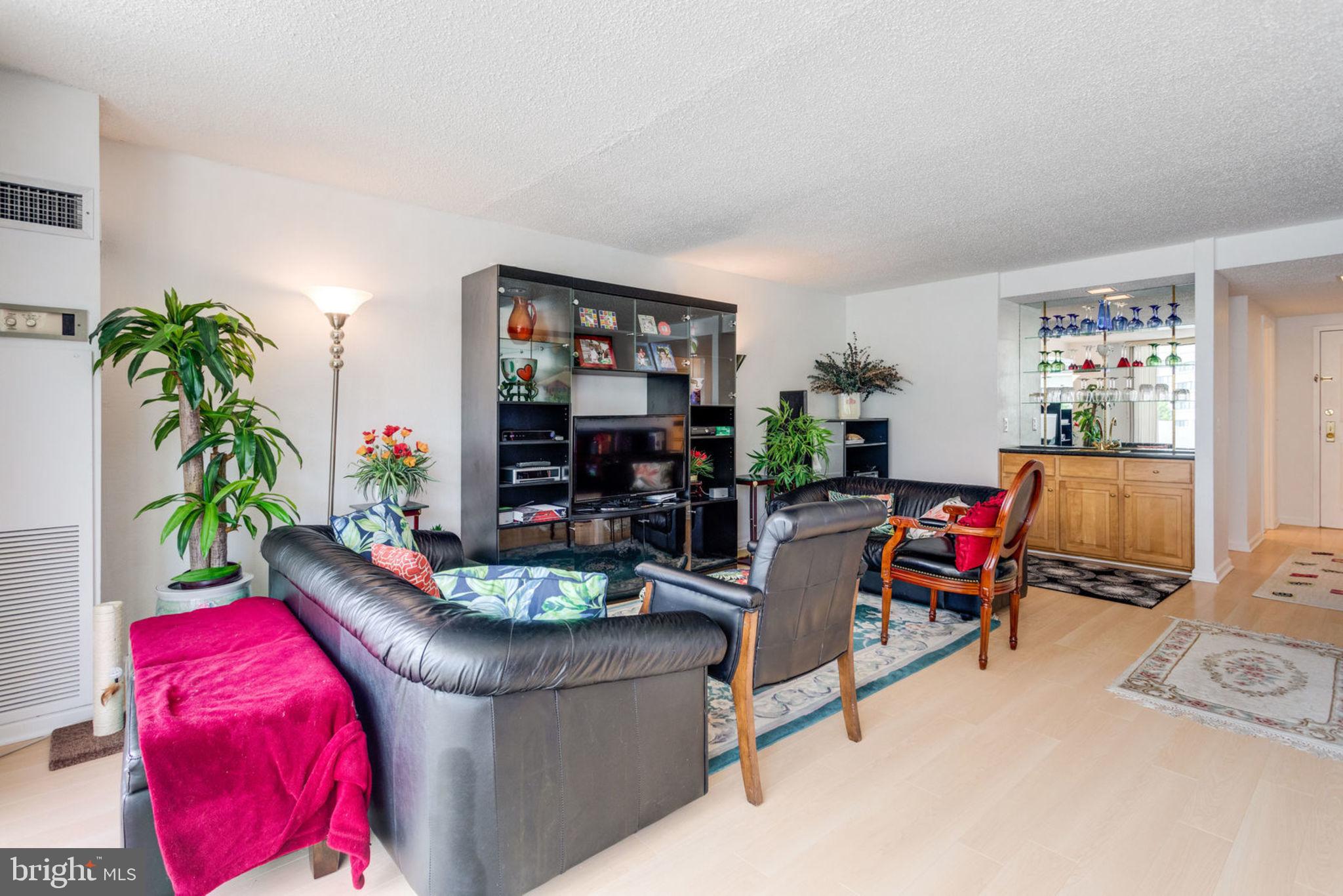 6101 Edsall Road, Unit 611 Alexandria, VA 22304 - Photo 7 of 65 GLEAMING LAMINATE FLOORING