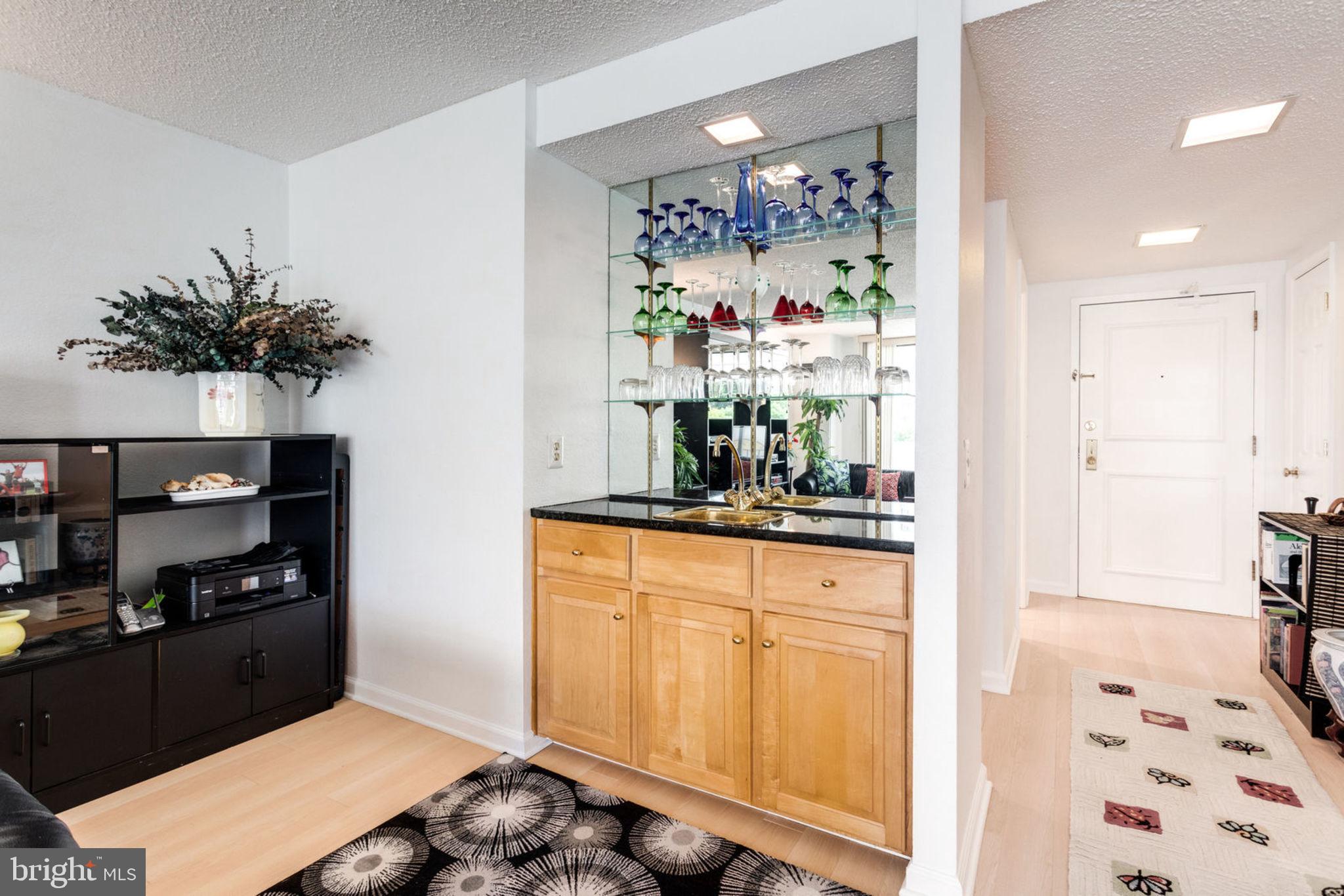 6101 Edsall Road, Unit 611 Alexandria, VA 22304 - Photo 8 of 65 STYLISH WET BAR