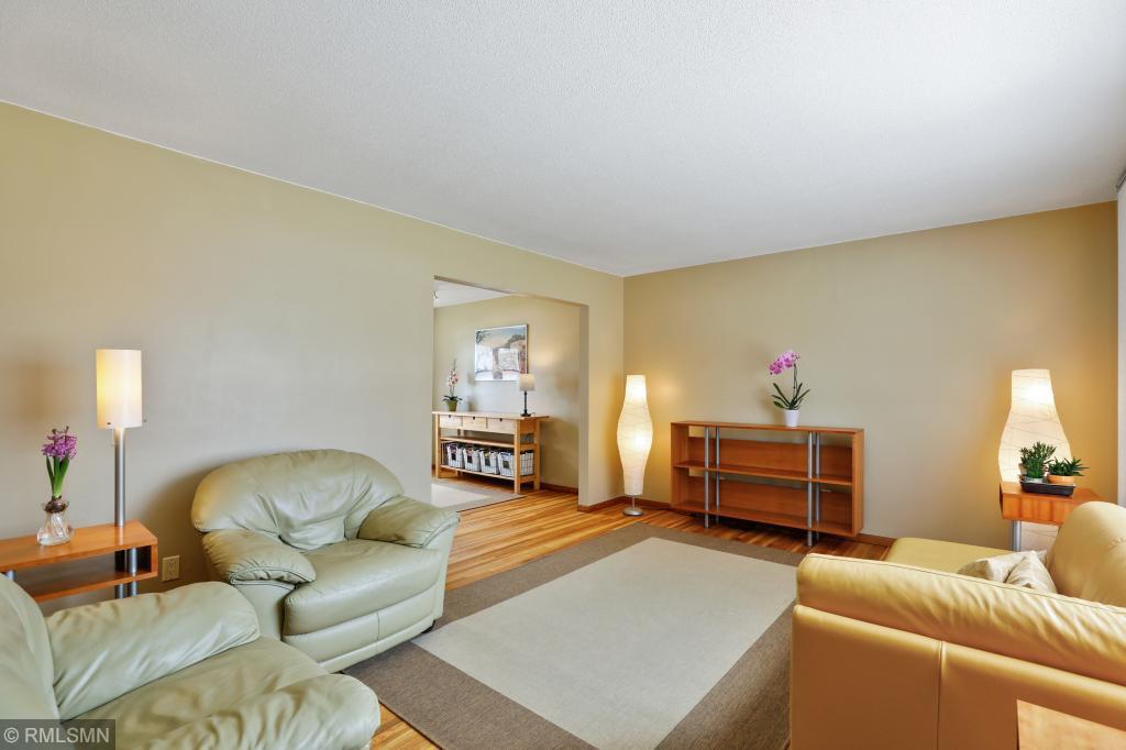 7101 Victoria Road Woodbury, MN 55125 - Photo 3 of 33 Gallery Image 3