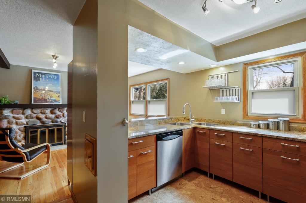 7101 Victoria Road Woodbury, MN 55125 - Photo 10 of 33 Gallery Image 10