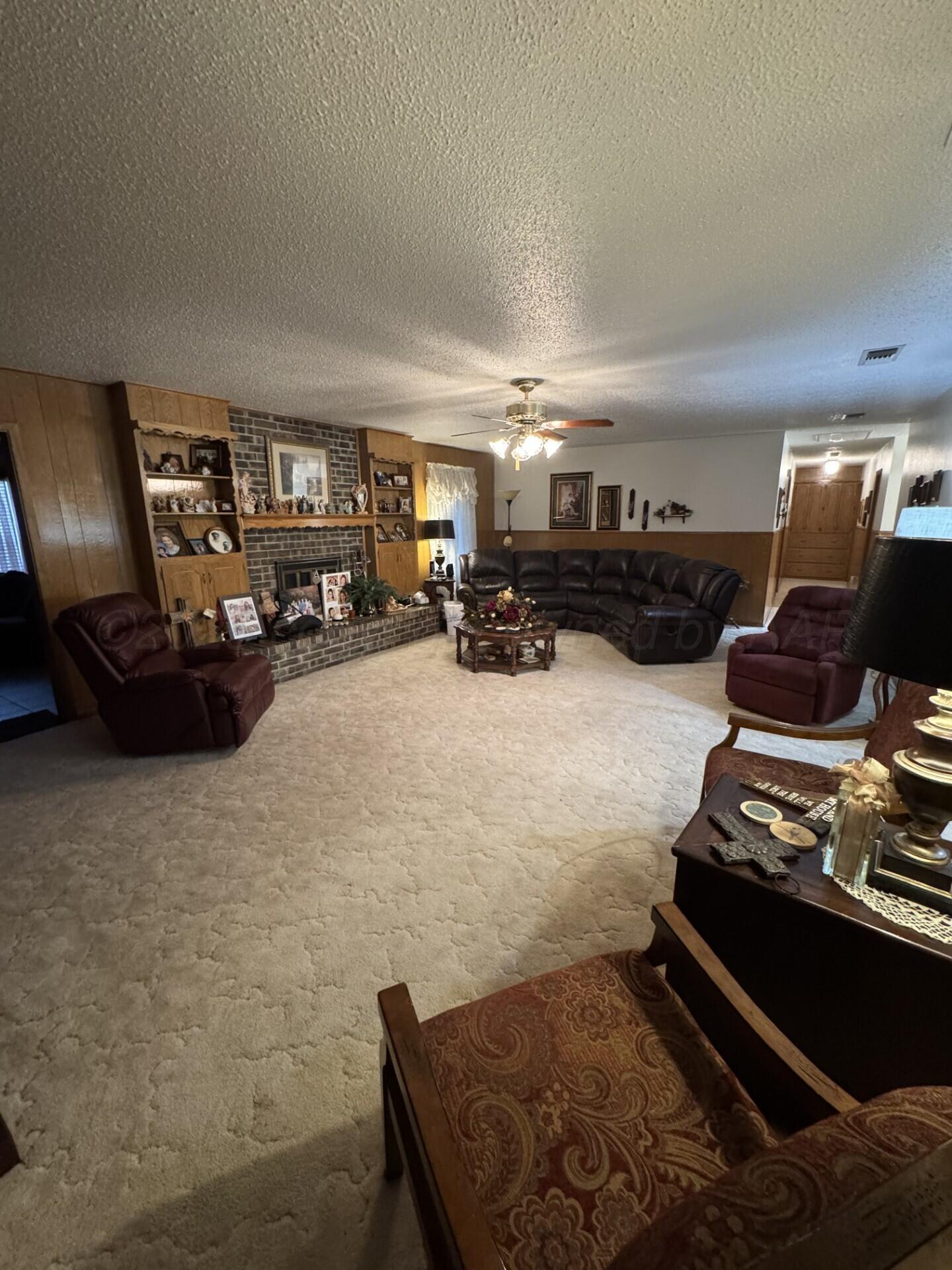 1009 P Avenue Sunray, TX 79086 - Photo 3 of 10 a view of a room with gym equipment