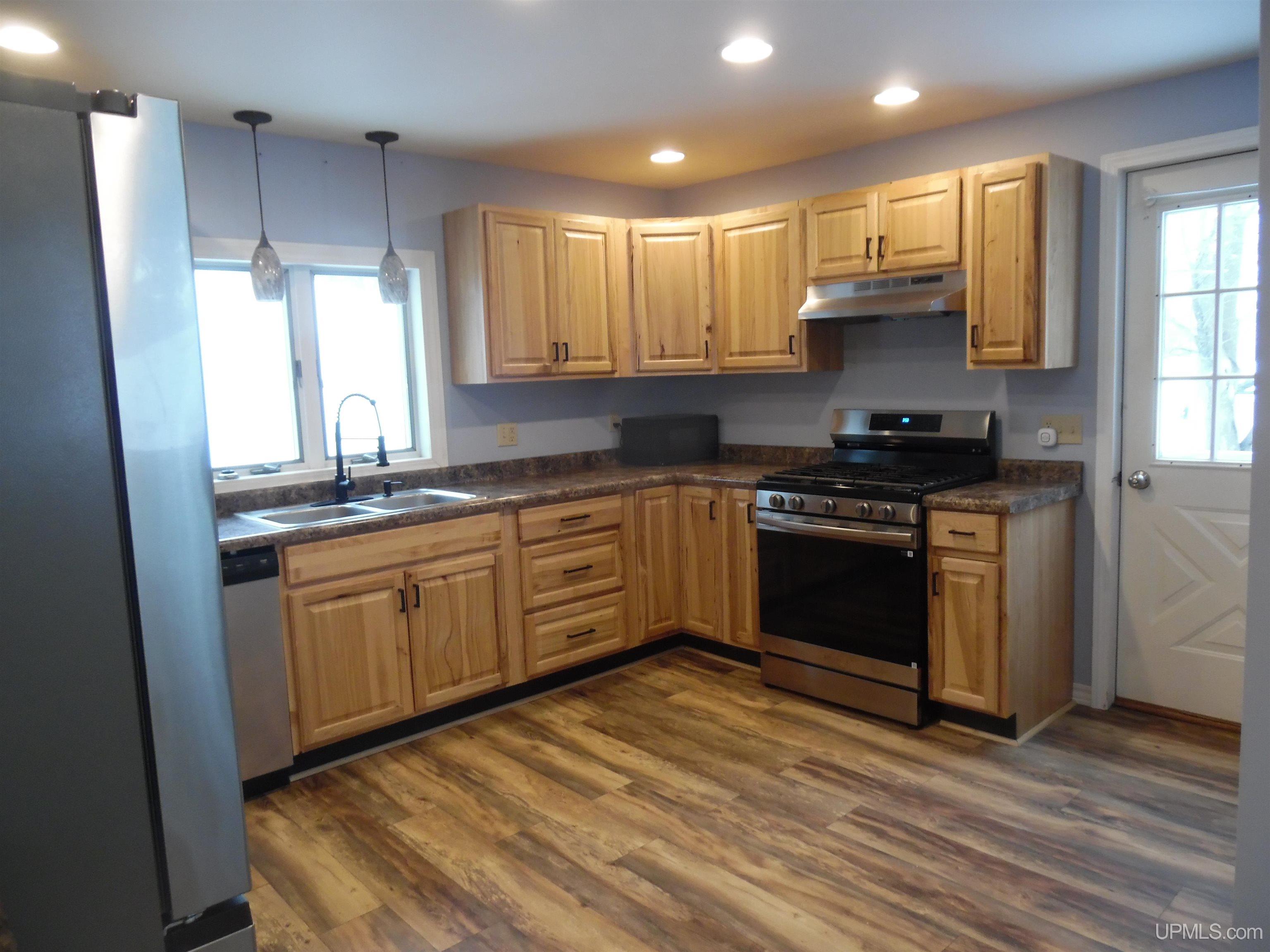 440 Kearsarge Street Laurium, MI 49913 - Photo 4 of 38
