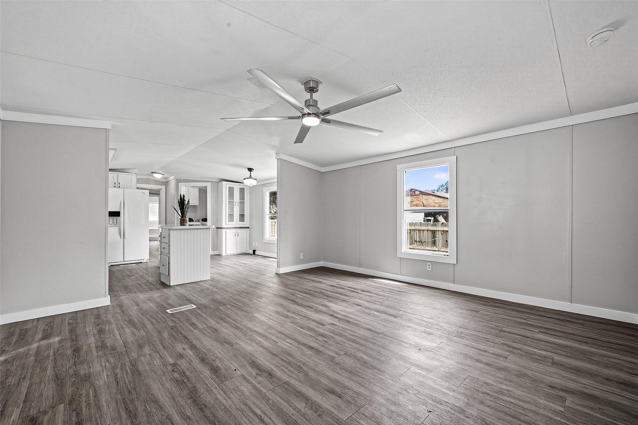 2122 Koster Road Alvin, TX 77511 - Photo 5 of 36