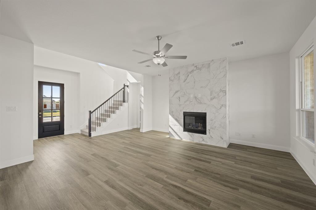 973 Reeves Drive DeSoto, TX 75115 - Photo 11 of 35 973 Reeves- Living Room-2