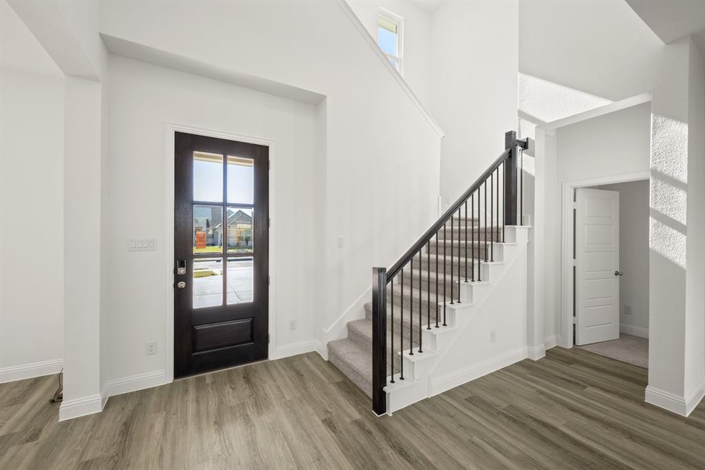 973 Reeves Drive DeSoto, TX 75115 - Photo 5 of 35 973 Reeves- Entry-1