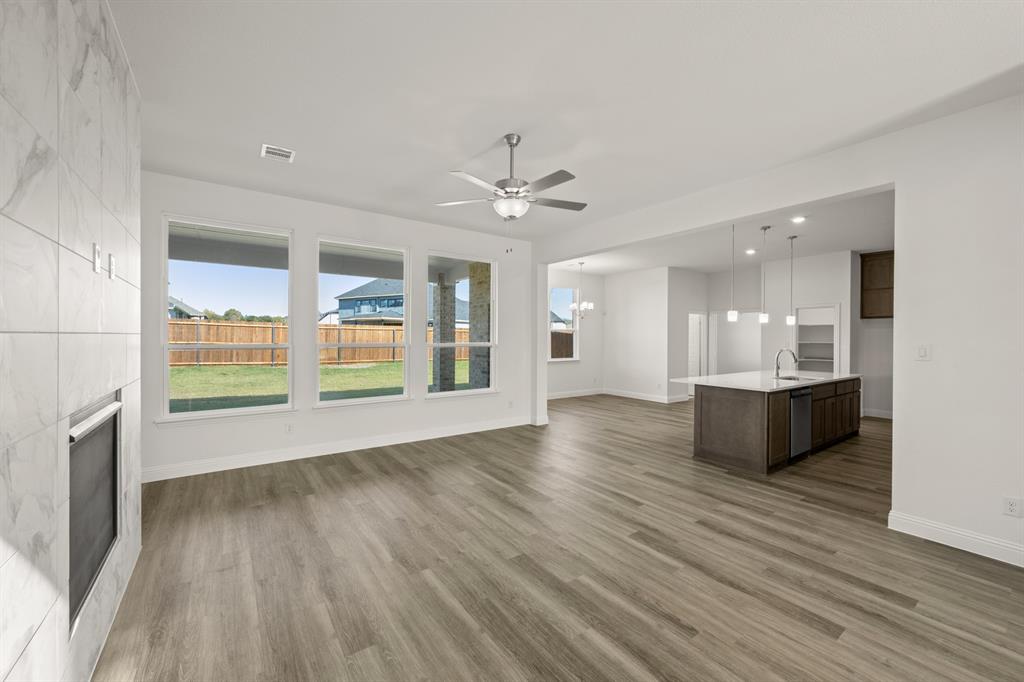 973 Reeves Drive DeSoto, TX 75115 - Photo 10 of 35 973 Reeves- Living Room-1