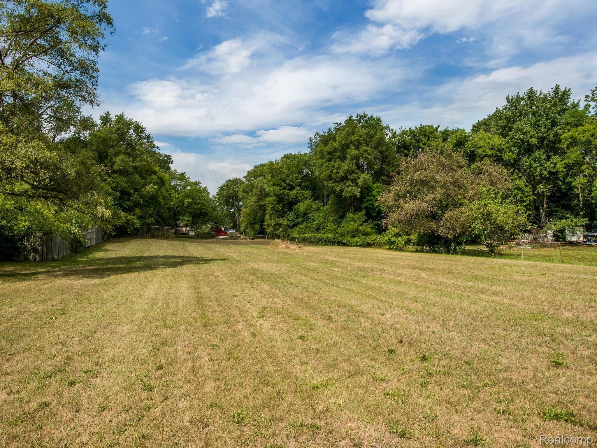 5311 Westview Road Clarkston, MI 48346 - Photo 27 of 29 5311 Westview Rd Clarkston MI-024-023-5311 Westview0024-MLS_Size.jpg