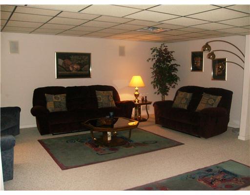 186 Maple Street Rochester, PA 15074 - Photo 14 of 17 Den/Family/Great Room.