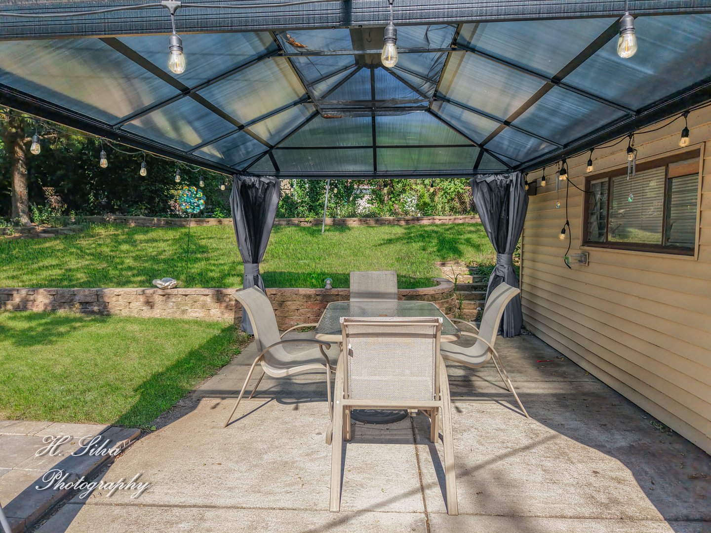 117 Marryat Place Streamwood, IL 60107 - Photo 13 of 15 a patio with a patio table and chairs