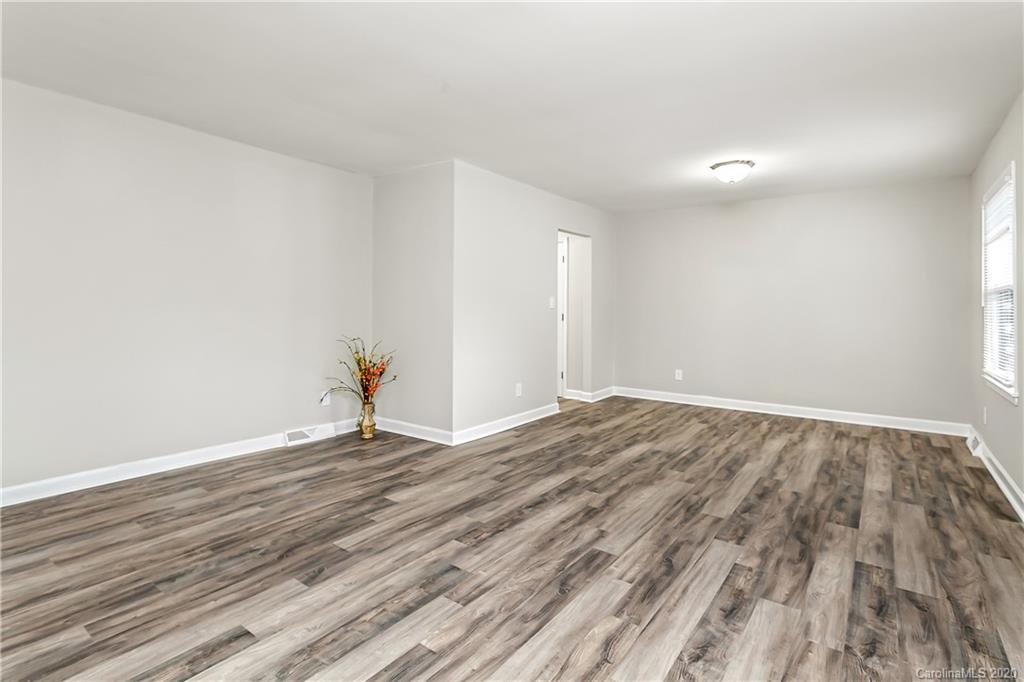 7115 Crossridge Road Charlotte, NC 28214 - Photo 2 of 13 Gallery Image 2