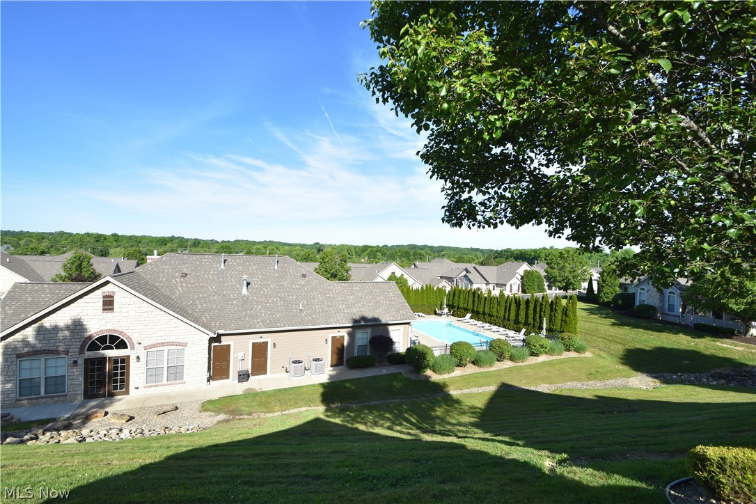 9151 Springfield Road, Unit 1803 Youngstown, OH 44514 - Photo 25 of 27 Community pool