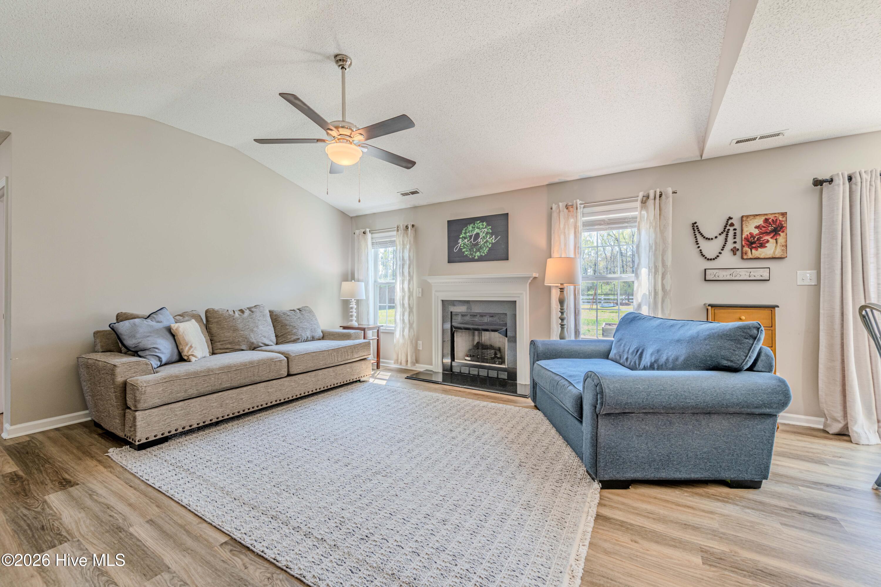 317 Shadyrock Path Richlands, NC 28574 - Photo 9 of 52 Rbecca P (16 of 51)