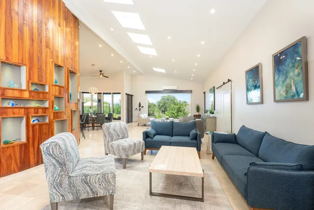 $3,750,000 | 19 Holomakani Place, Lahaina, HI 96761