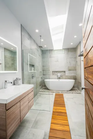 $3,750,000 | 19 Holomakani Place, Lahaina, HI 96761