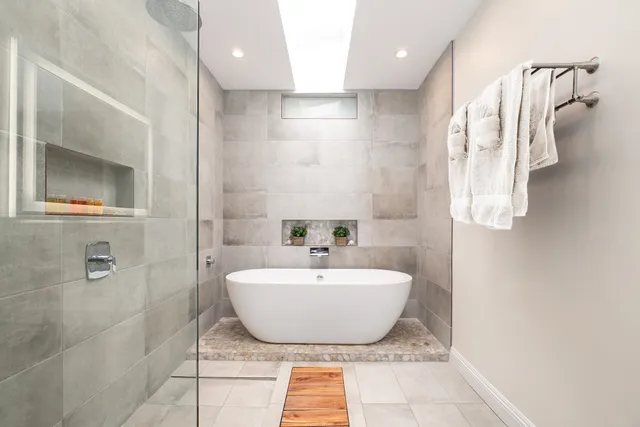 $3,750,000 | 19 Holomakani Place, Lahaina, HI 96761