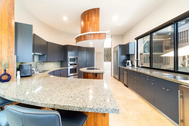 $3,750,000 | 19 Holomakani Place, Lahaina, HI 96761