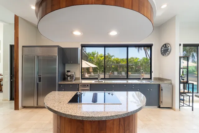 $3,750,000 | 19 Holomakani Place, Lahaina, HI 96761