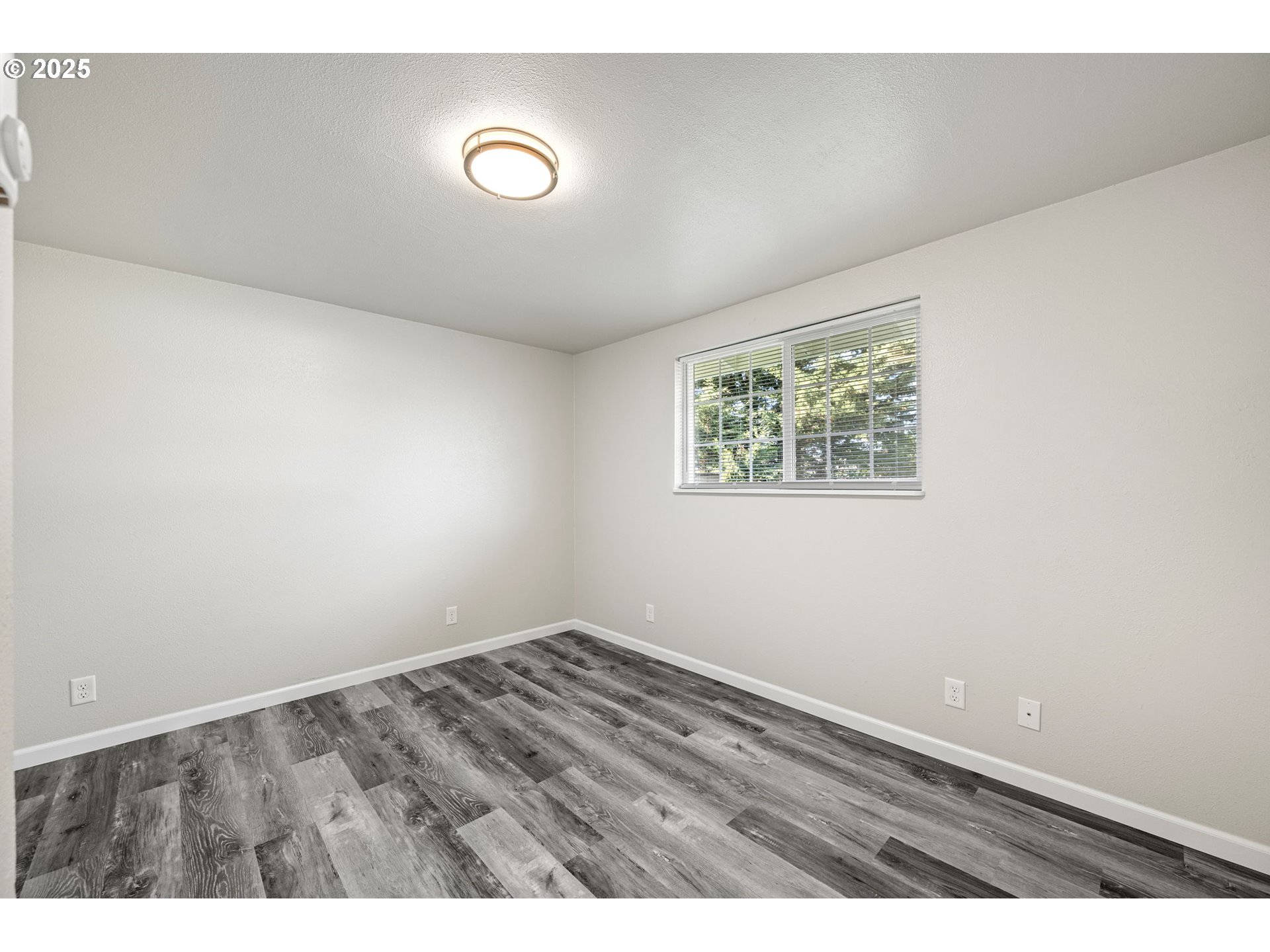 450 U Street Springfield, OR 97477 - Photo 13 of 25 a view of an empty room