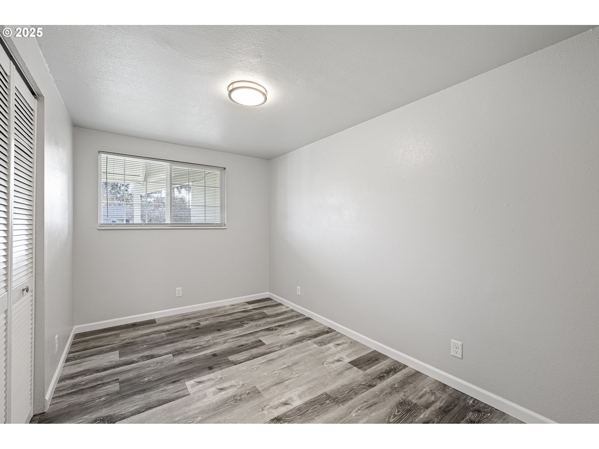 450 U Street Springfield, OR 97477 - Photo 16 of 25 an empty room with wooden floor and windows