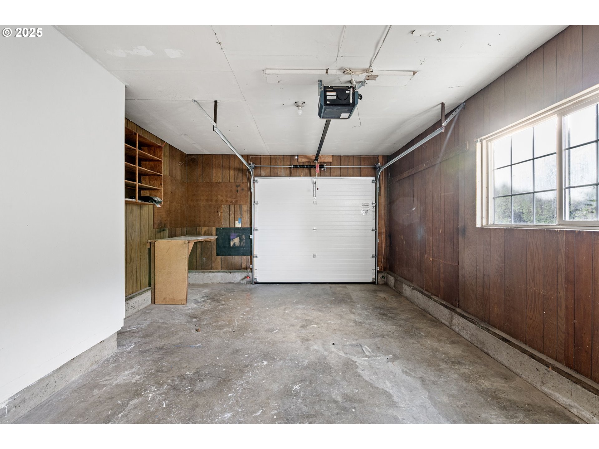 450 U Street Springfield, OR 97477 - Photo 24 of 25 a view of a garage